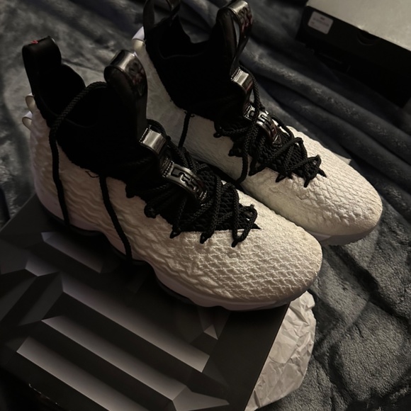 Lebron XV main image 4